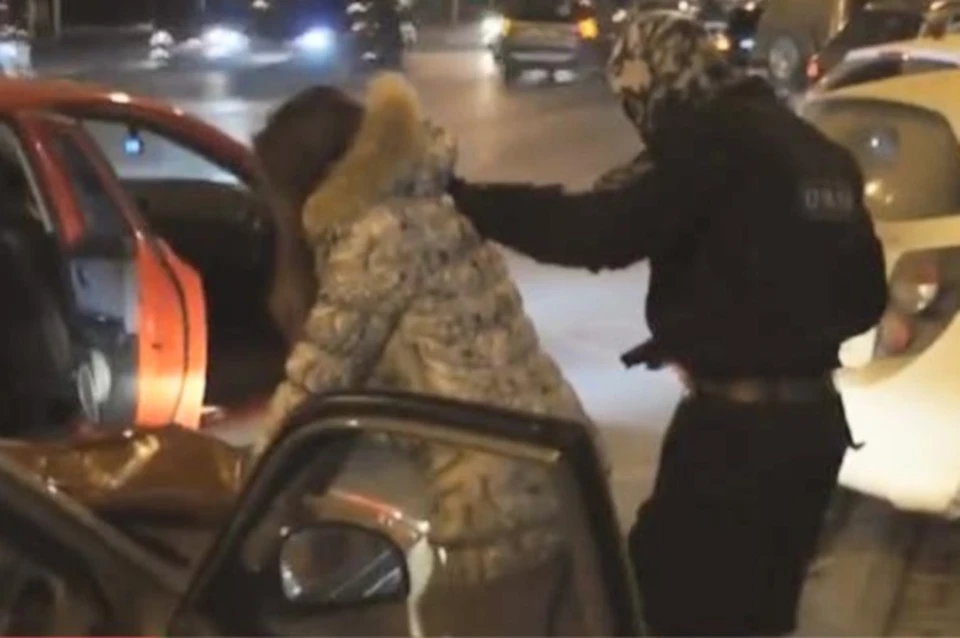 Девушке пришлось пережить несколько кошмарных секунд. Фото: стоп-кадр видео
