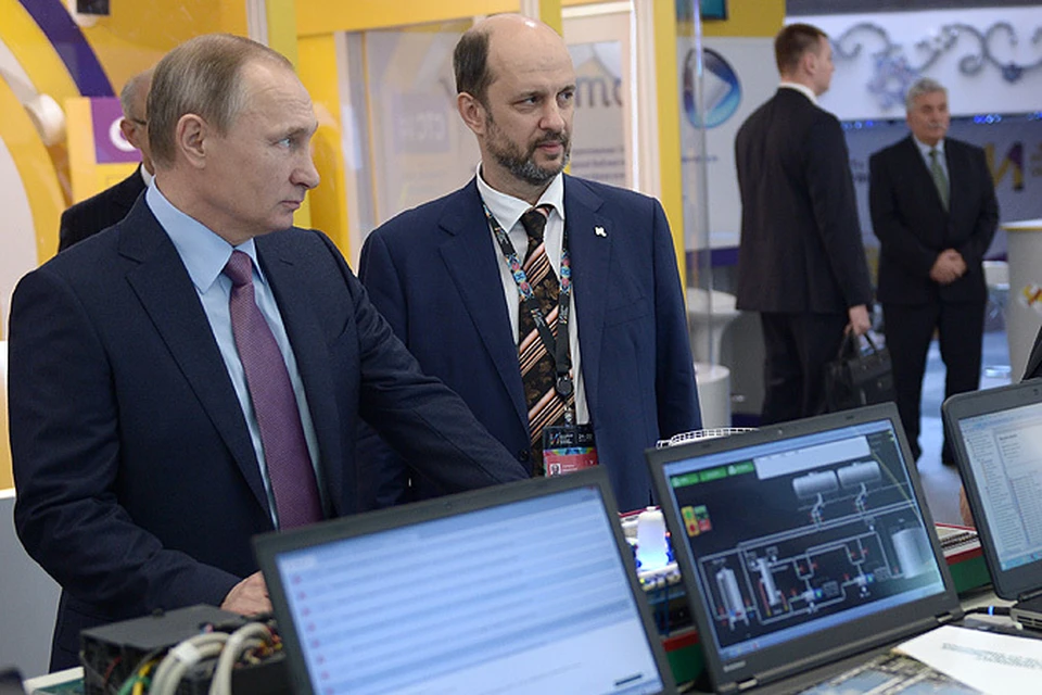 Владимир Путин и Герман Клименко на форуме "Интернет-экономика".