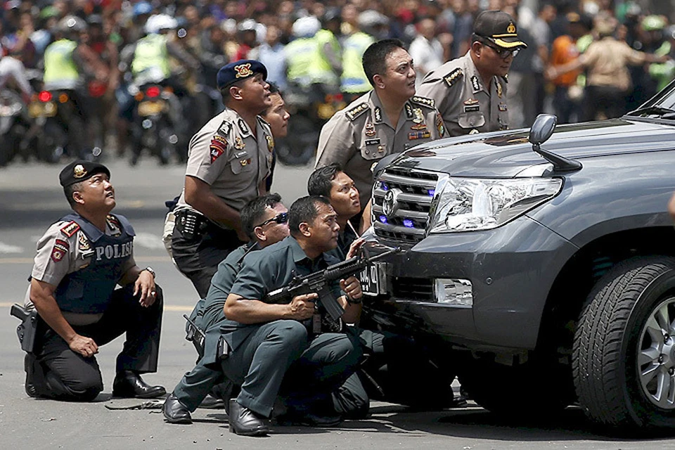 Полиция Индонезии подтвердила, что в центре Джакарты взорвалась бомба