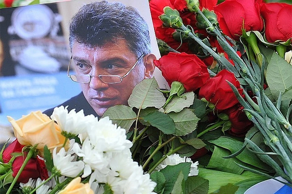 СК России заявило об окончании следствия по убийству Немцова и знакомит с обвинительным заключением адвокатов.
