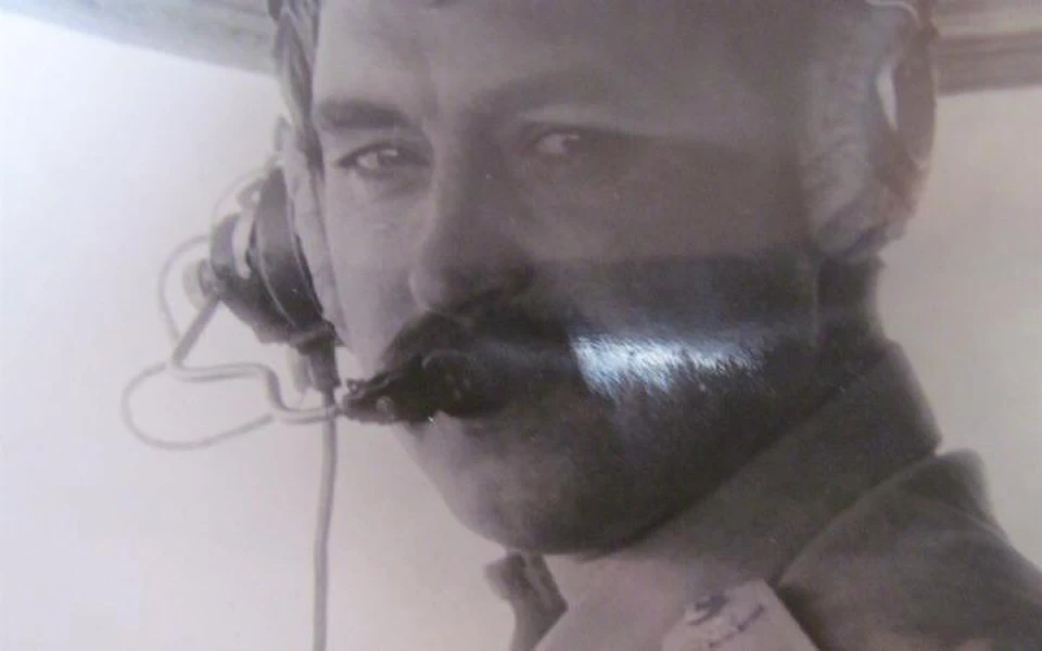 Стать пилотом Константин Парикожа хотел с детства, чтобы быть похожим на отца (на фото)