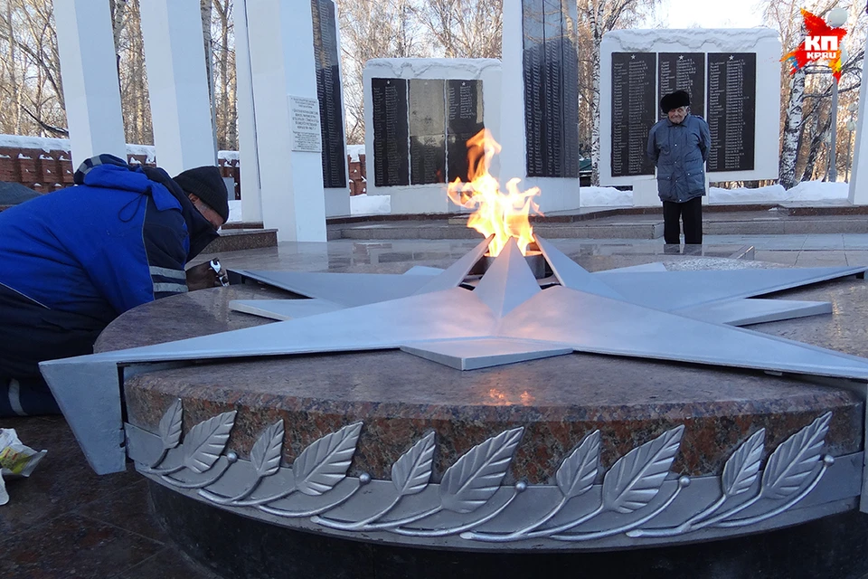 У Вечного огня на Площади памяти в Тюмени появилась съемная звезда