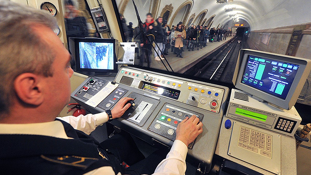 В московском метро запустили поезд, которым практически не управляет  машинист - KP.RU