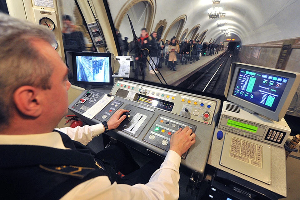 В московском метро запустили поезд, которым практически не управляет машинист