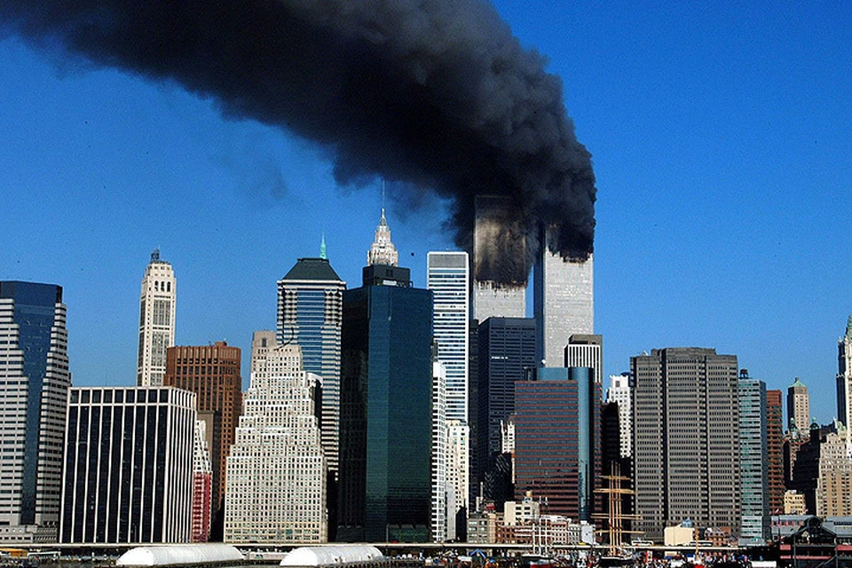 11 сентября 2001 года. Объятые пламенем башни-близнецы Всемирного торгового центра.