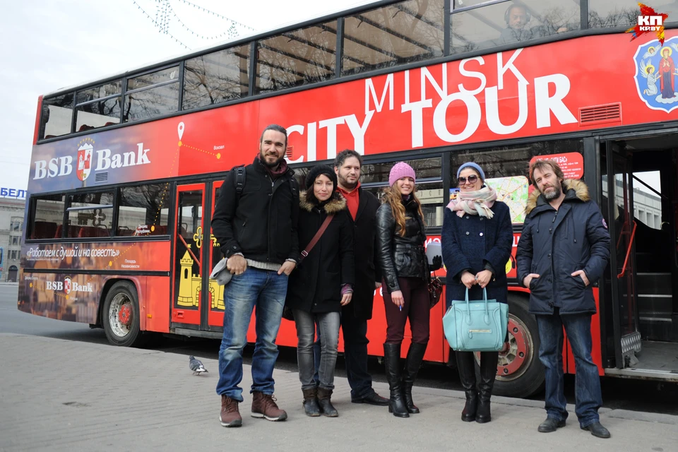 С французами из группы Les Balochiens мы беседовали в необычной обстановке - в CityBus во время экскурсии по столице.