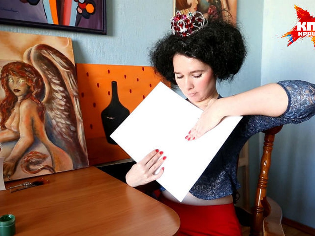 Художница из Петербурга показала, как рисовала грудью портреты  Жириновского, Ди Каприо и Месси - KP.RU