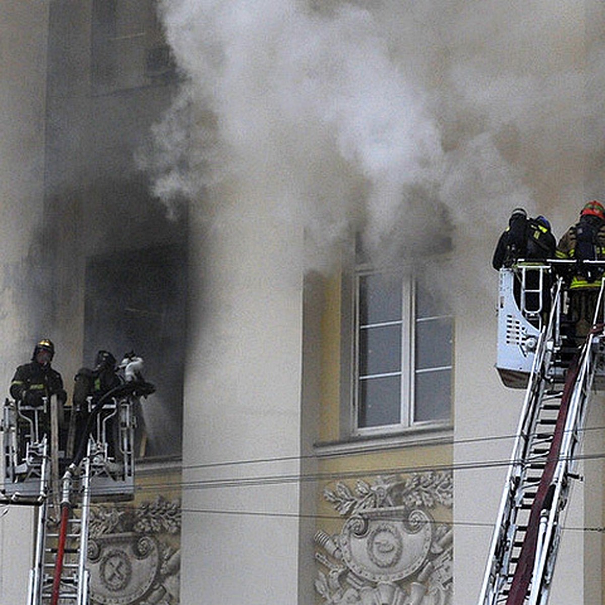 Пожар в здании Министерства обороны тушили почти десять часов - KP.RU