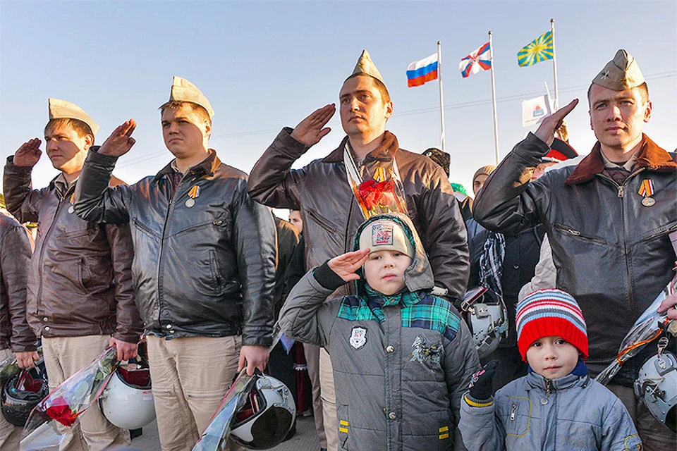 Российские летчики, возвратившиеся после выполнения боевых заданий в Сирии. Фото: ШАХОВ Богдан