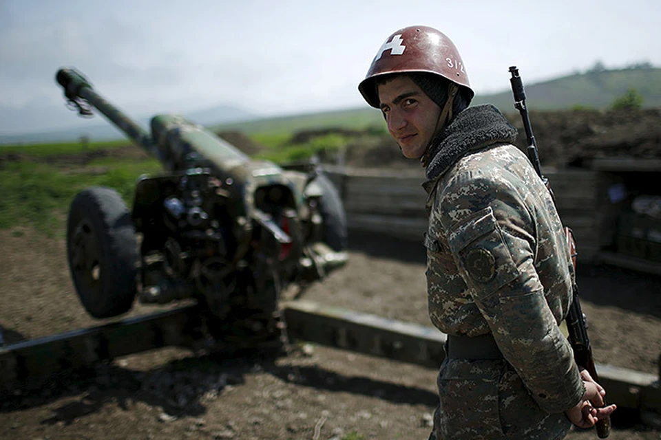Всё перечисленное выше сочетается с тем, что территория Нагорного-Карабаха «опоясана» огромным количеством оборонительных рубежей, а рельеф буквально «создан» для обороны
