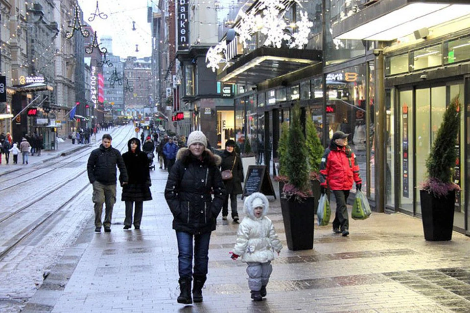 Хельсинки люди. Туристы в финляндии. Финляндия люди на улице. Население города хельсинки. Население города хельсинки.