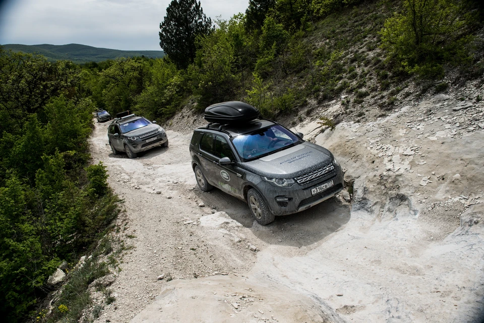 Экспедиционные Land Rover Discovery Sport помогают открывать заповедные места. Фото Land Rover