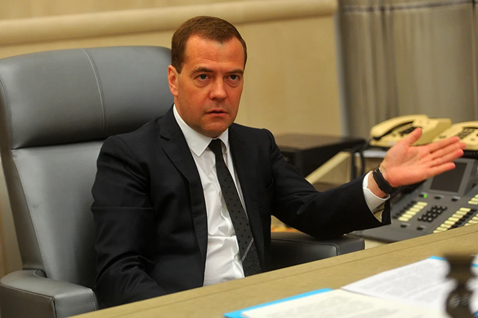 Премьер Дмитрий Медведев недавно подписал распоряжение, что госкомпании обязаны выплатить не менее 50% дивидендов своим акционерам