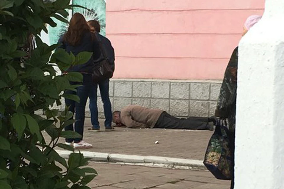 Правоохранители выясняют, какая именно часть от дома упала на прохожего