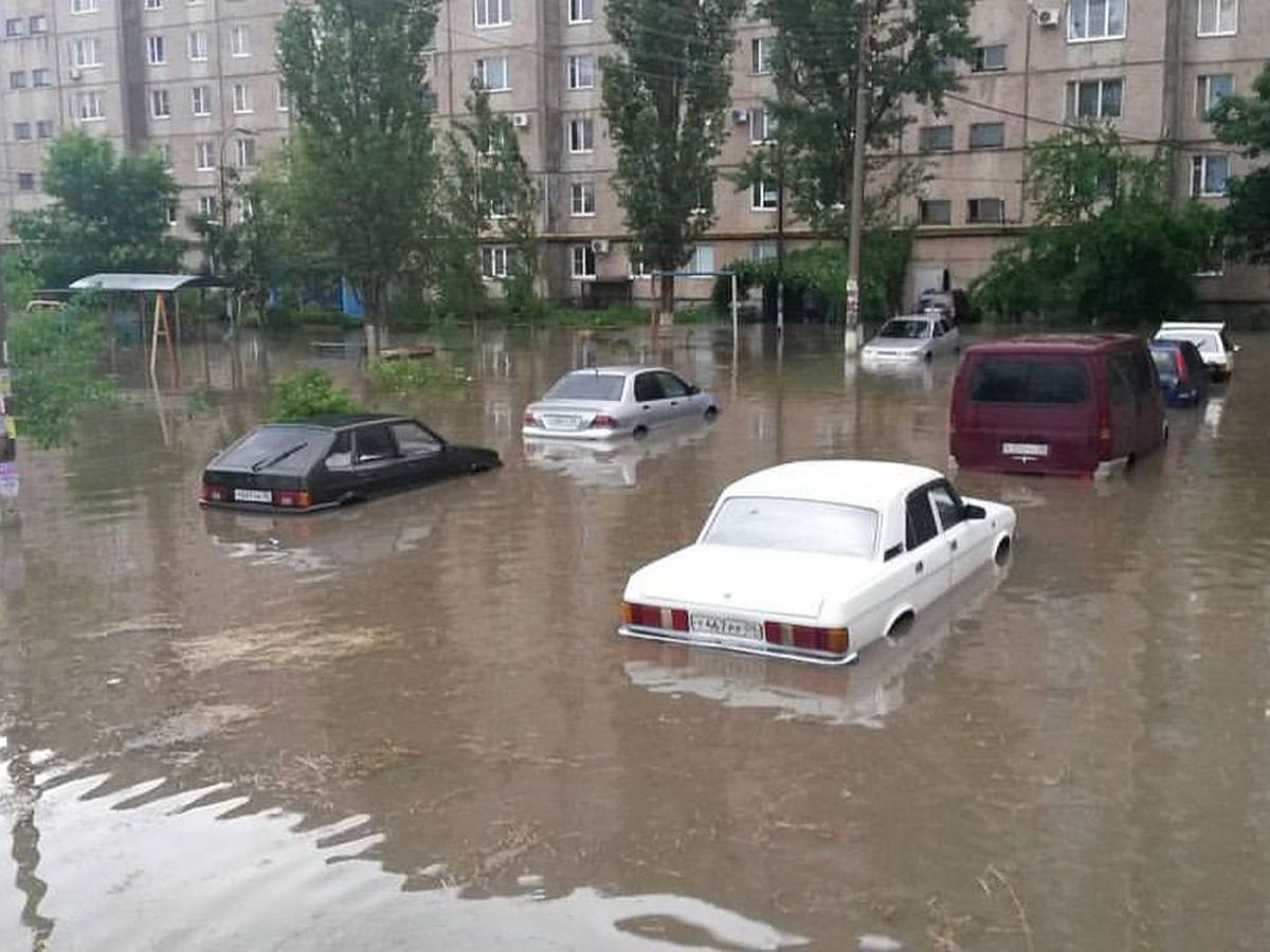 Последствия града и ливня на Ставрополье: Затопленный Невинномысск,  утонувшие авто, пробитые крыши и обесточенные села - KP.RU