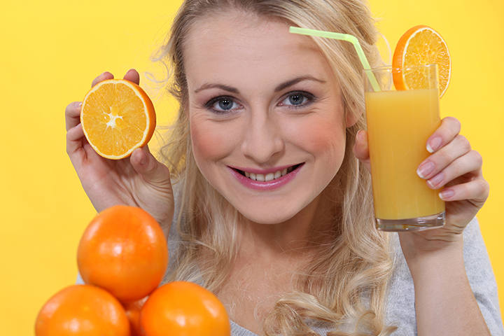 Свежевыжатый апельсиновый сок чреват развитием аллергически-подобной реакции, даже если у вас раньше не было пищевой аллергии. Фото: YAY/TASS