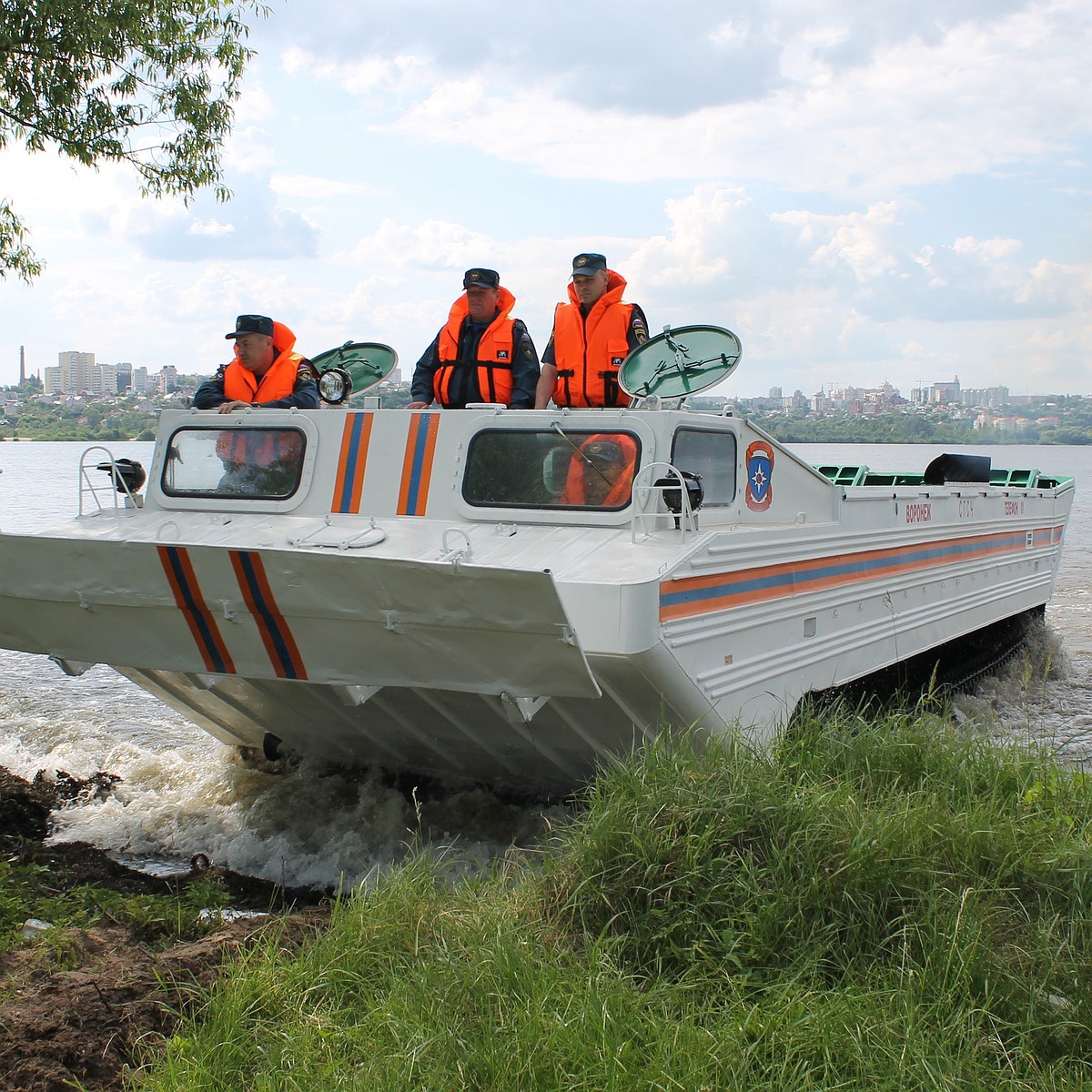 Самая большая машина Воронежа устроилась на работу в МЧС - KP.RU