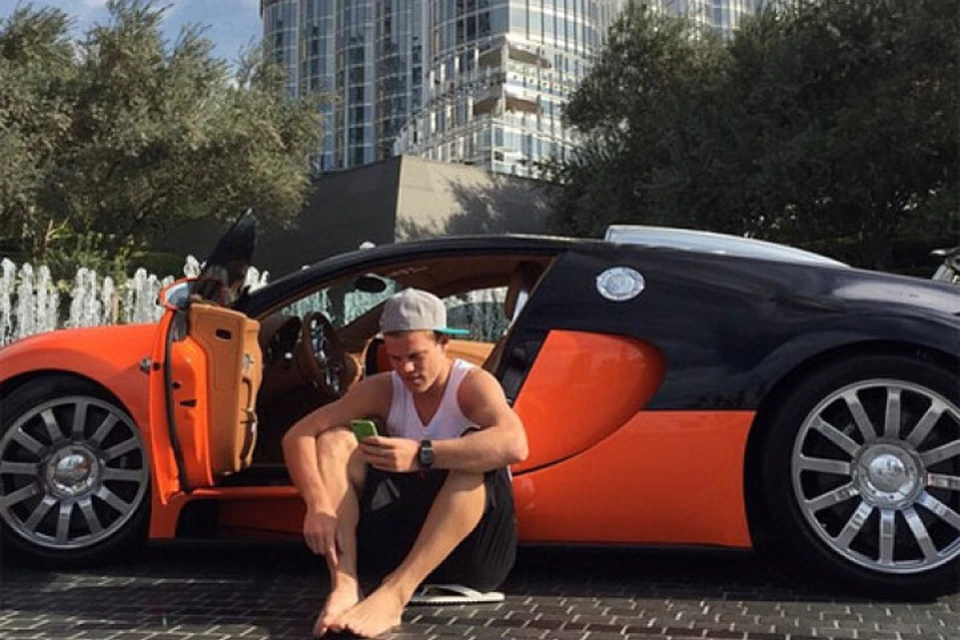 Евро-2016 для нашей сборной завершен. И теперь нападающий Александр Кокорин может беззаботно пролистать ленту соцсетей, облокотившись на Bugatti Veyron стоимостью 190 миллионов рублей. Фото: Instagram.com/kokorin9