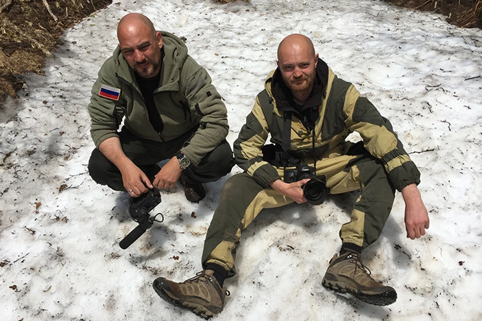 Дмитрий Стешин и Александр Коц работаеют бок о бок с военными