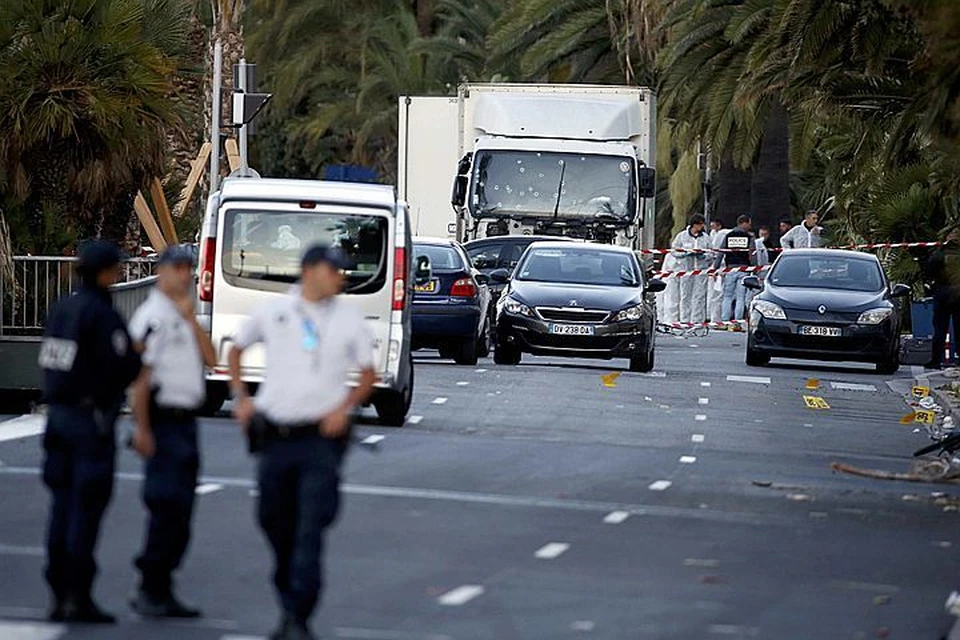 Грузовик безумного тунисца размазал по асфальту 84 человека и ранил еще сотню несчастных