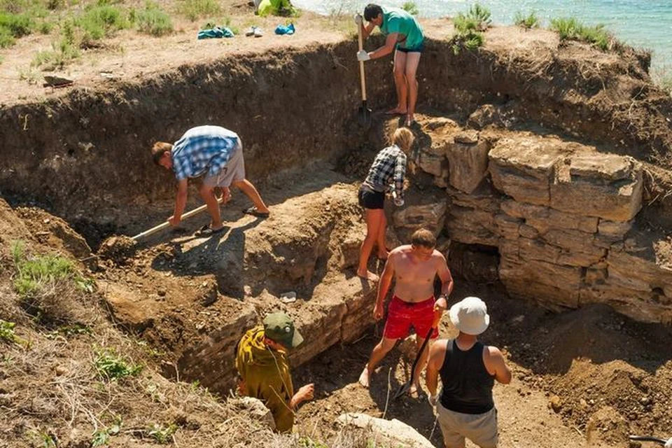 Экспедиция обнаружила нетронутые древние могилы, которым более 1500 лет. Фото: Фонд Археология