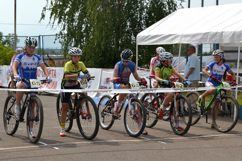 Велосипедисты из Ижевска (в бело-голубой форме) выиграли Спартакиаду спортшкол-2016.