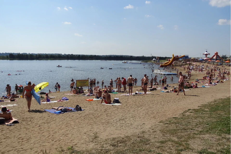 Лето-2016 выдалось в Тюмени жаркое, настоящее и особенно подходящее для купания и отдыха на воде. Местные пляжи заполнены людьми не только в выходные, но и в будние дни.