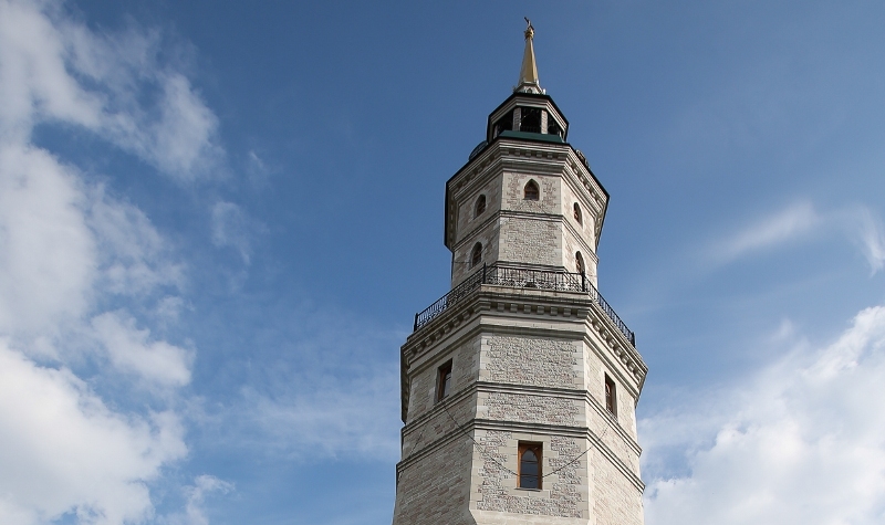 Башня-колокольня с часовней святого Иоанна Златоуста.