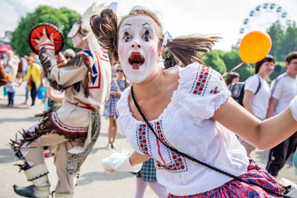 В последние выходные лета самарцев приглашают в Струковский сад на фестиваль уличных театров.