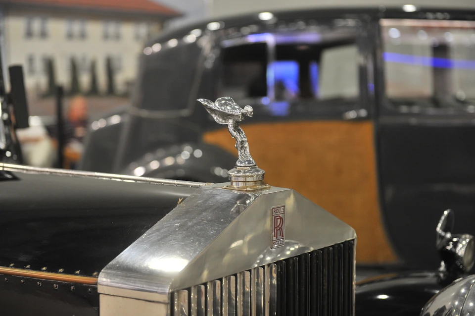Rolls-Royce - классика британской автороскоши.