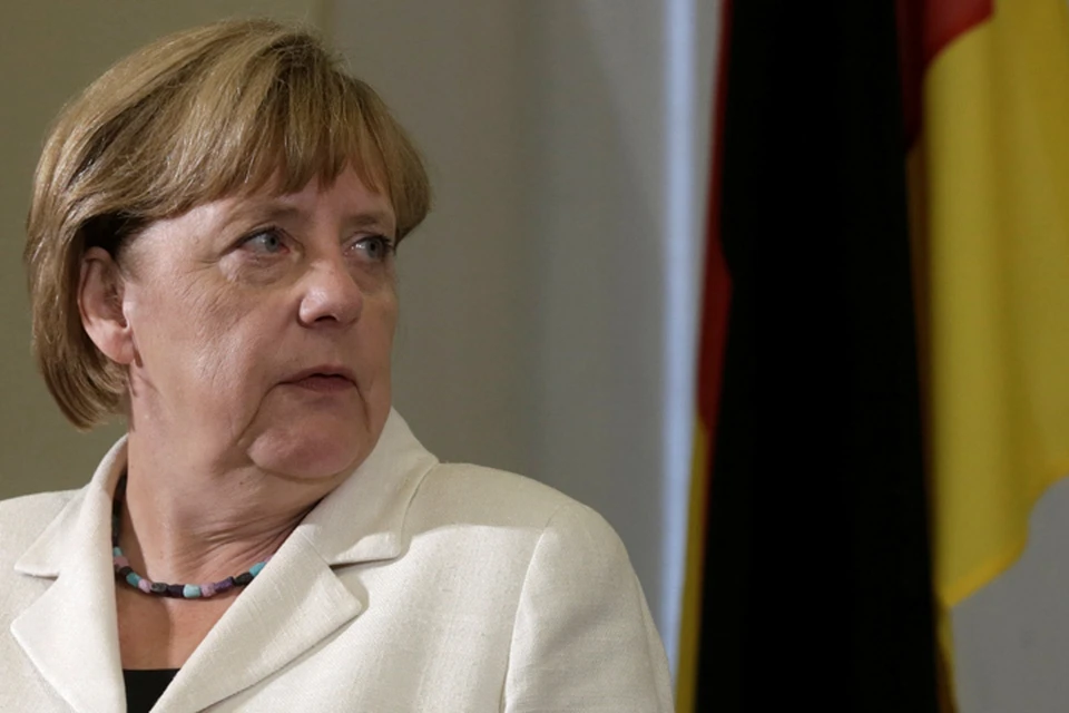 Население все больше требует от Меркель ужесточить свой курс