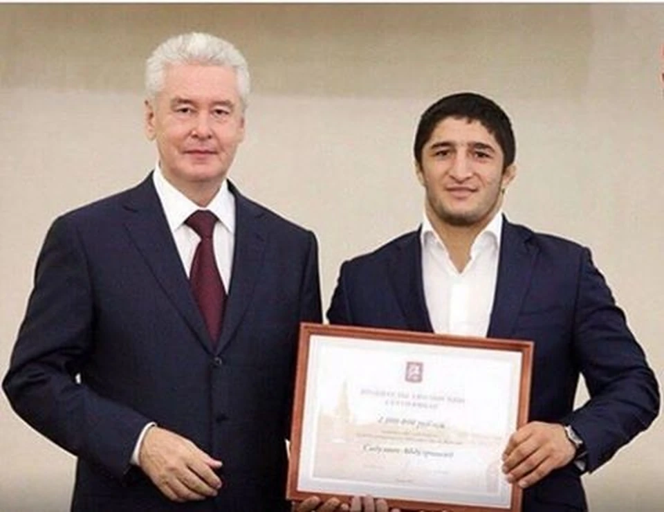 Абдулрашид Садулаев и мэр Москвы Сергей Собянин. Фото: instagram.com/wrestling_legends_/