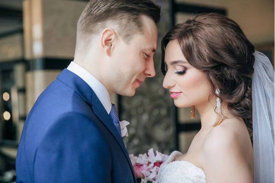 Алексей и Анастасия поженились 5 июня этого года.
