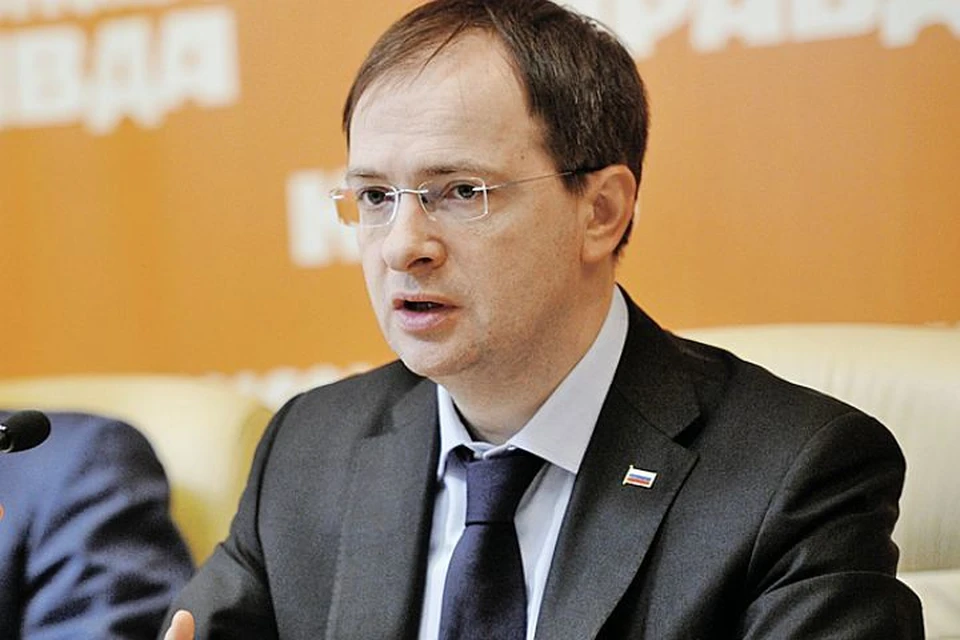 В Ижевске Владимир Ростиславович презентовар Владимиру Путину памятник Калашникова, посмотрел культурные объекты и встретился с деятелями культуры.