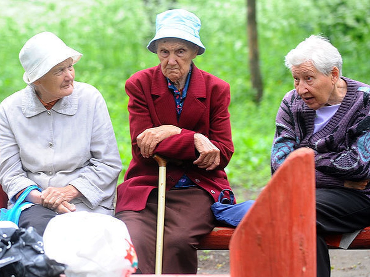 Пожилые люди в России
