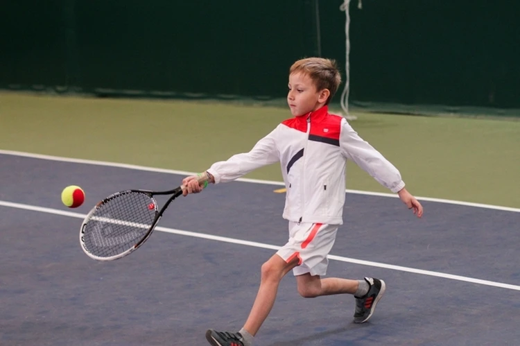 Где в Екатеринбурге детишкам научиться играть в теннис