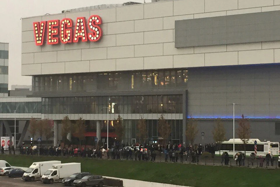 Из здания вывели сотни людей Фото: Павшинская пойма Online/Вконтакте
