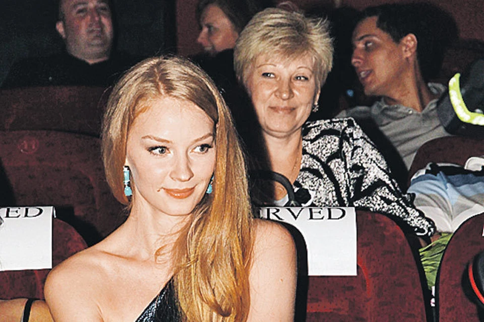 Светлана Ходченкова с мамой.