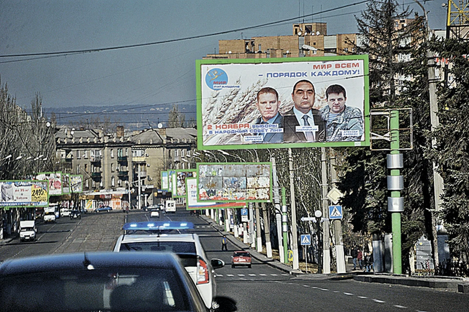 На предвыборных плакатах нынешние заговорщики Цыпкалов (слева) и Карякин (справа) поддерживали Игоря Плотницкого.