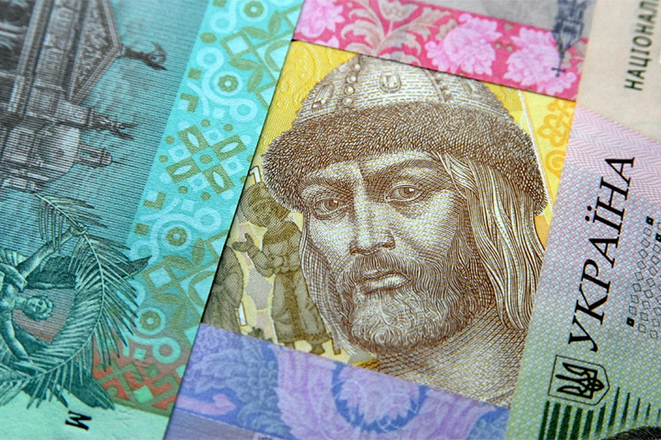 По данным Банка России, объем денежных переводов между Россией и Украиной составил за прошлый год примерно $1 млрд.