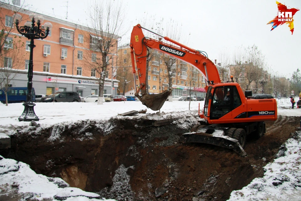 Провал асфальта на проспекте Ленина в Барнауле устранят к 29 октября