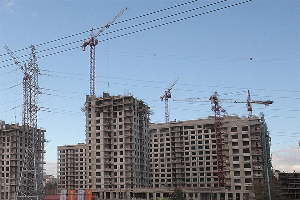 Сейчас в Московской области квартиры и другие объекты недвижимости, сданные в эксплуатацию, но не реализованные, числятся на балансе строительных организаций как товарные остатки
