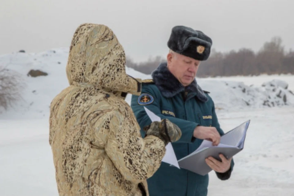 УАЗ провалился под лед в Таймырском районе: погибли трое. Фото: 24.mchs.gov.ru