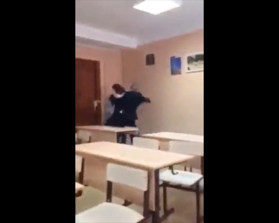 Школьник жестоко избил одноклассницу на уроке в Иркутске. Фото: скрин