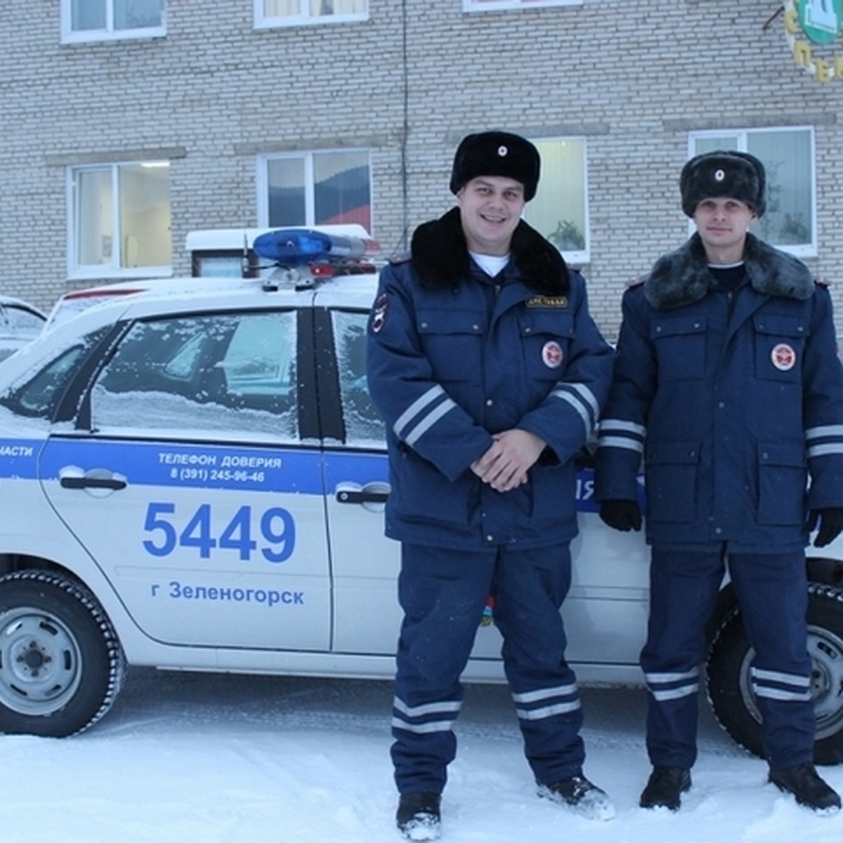 В Зеленогорске полицейские спасли от верной смерти замерзающего 80-летнего  пенсионера - KP.RU