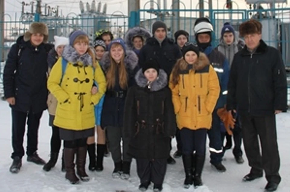 В рамках мероприятия старшеклассники посетили Рогнединский РЭС, где его начальник Алексей Николаевич Казаков рассказал детям о компании ПАО «МРСК Центра»