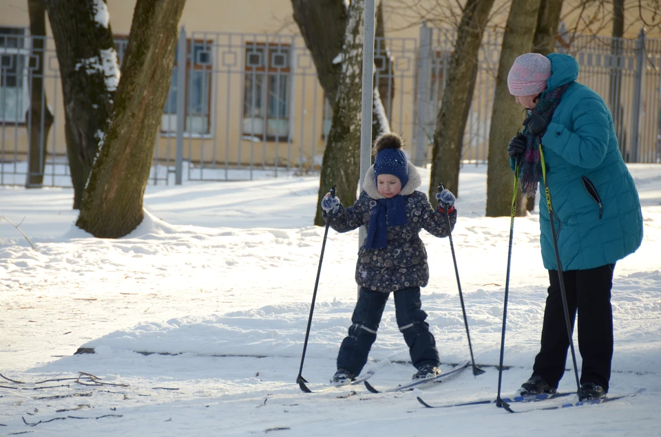 Катание на лыжах - занятие для малышей и взрослых!