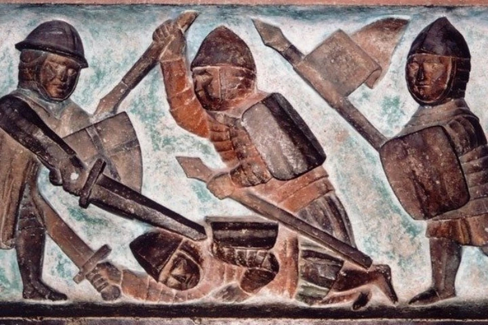 Древний барельеф изображающий сражение пруссов и рыцарей.