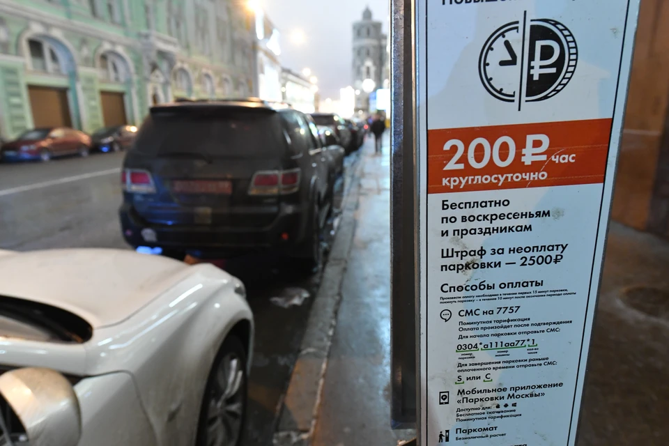 Количество припаркованных на тротуарах машин в столице уменьшилось.