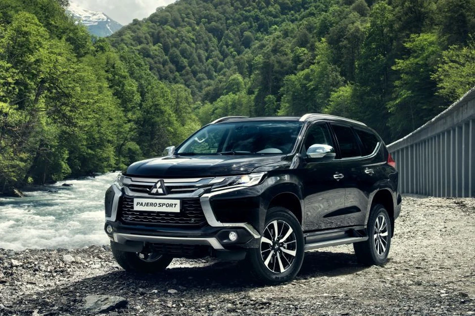Если сборку предыдущего Pajero Sport наладили в Калуге (в России такие машины еще можно купить), то этого красавца везут к нам из Таиланда